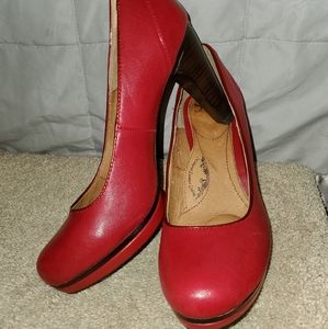 NWOT Sofft Red Mandy Leather Platform Pumps